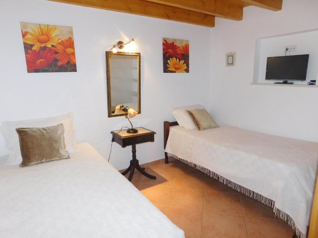 Dinas Guesthouse - 4