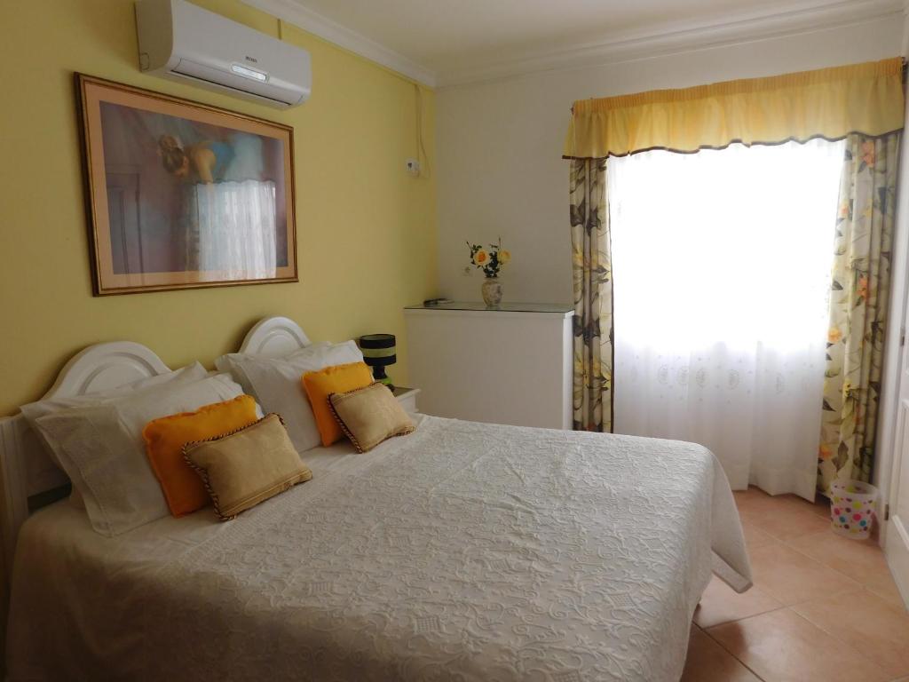 Dinas Guesthouse - 8