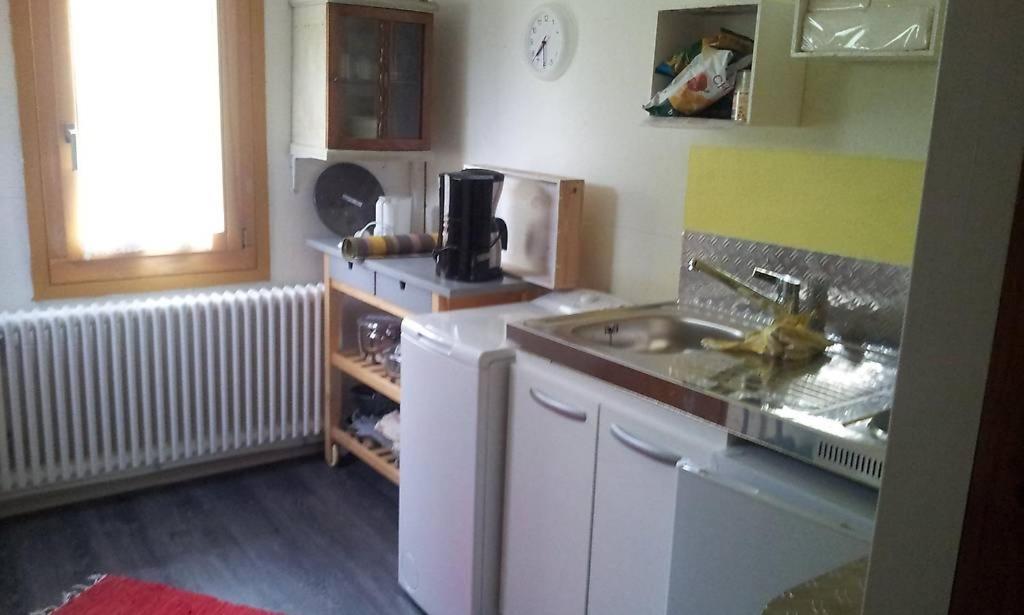 Kuchyň nebo kuchyňský kout v ubytování CHAMBRE Indépendante