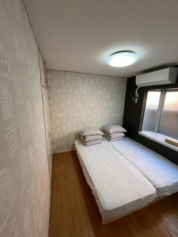 Postel nebo postele na pokoji v ubytování Doragon House