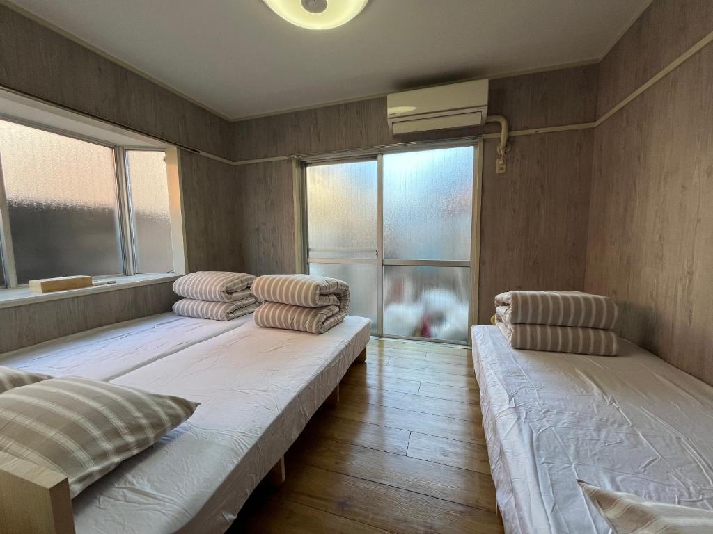 Postel nebo postele na pokoji v ubytování Doragon House