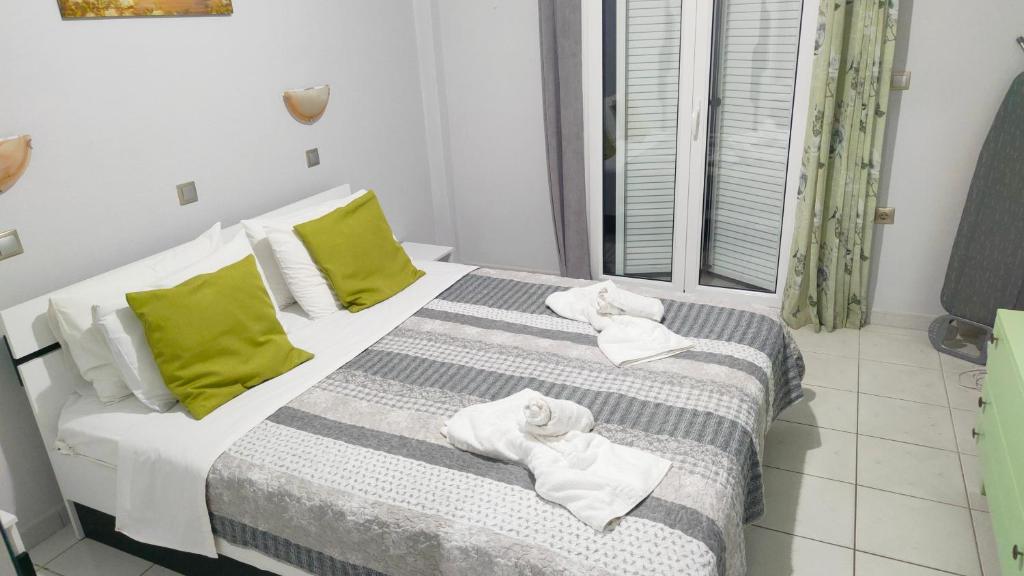 Postel nebo postele na pokoji v ubytování Asprokavos beach apartment and studio
