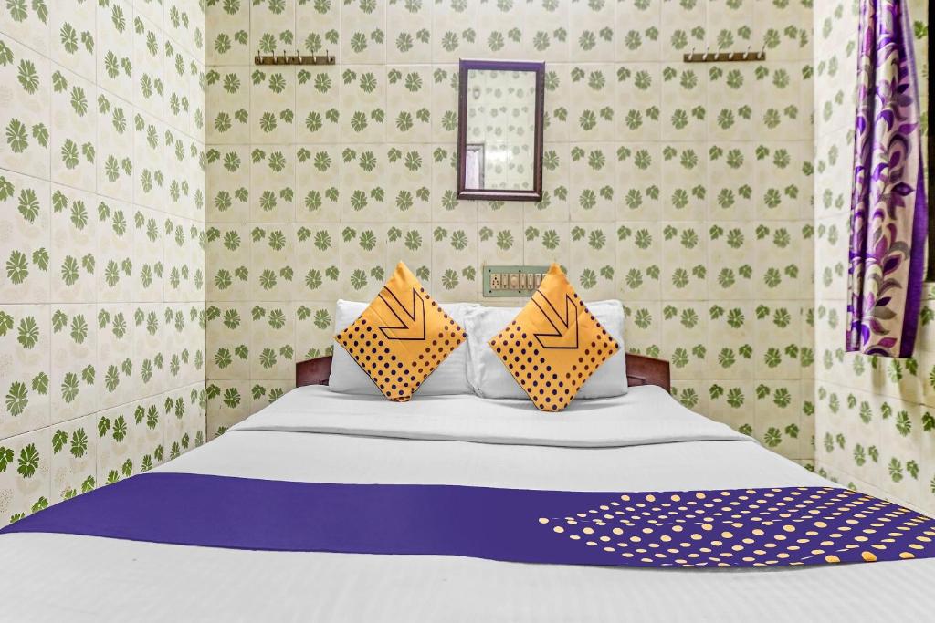 Postel nebo postele na pokoji v ubytování Hotel O Ams Annex