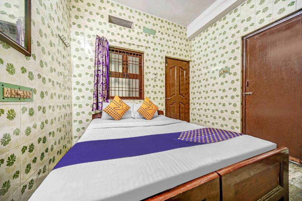 Postel nebo postele na pokoji v ubytování Hotel O Ams Annex