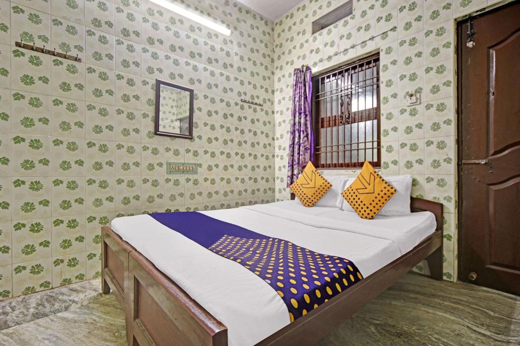 Postel nebo postele na pokoji v ubytování Hotel O Ams Annex
