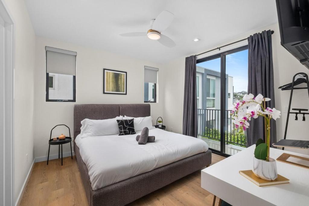 a bedroom with a bed and a large window at King Bed EVCharger Sleeps 8 Balcony Laundry in San Diego