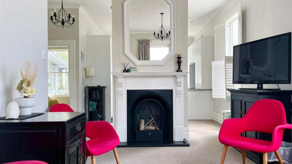 2 Bedroom Apartment where Modern Luxury meets Historic charm - Resim 5