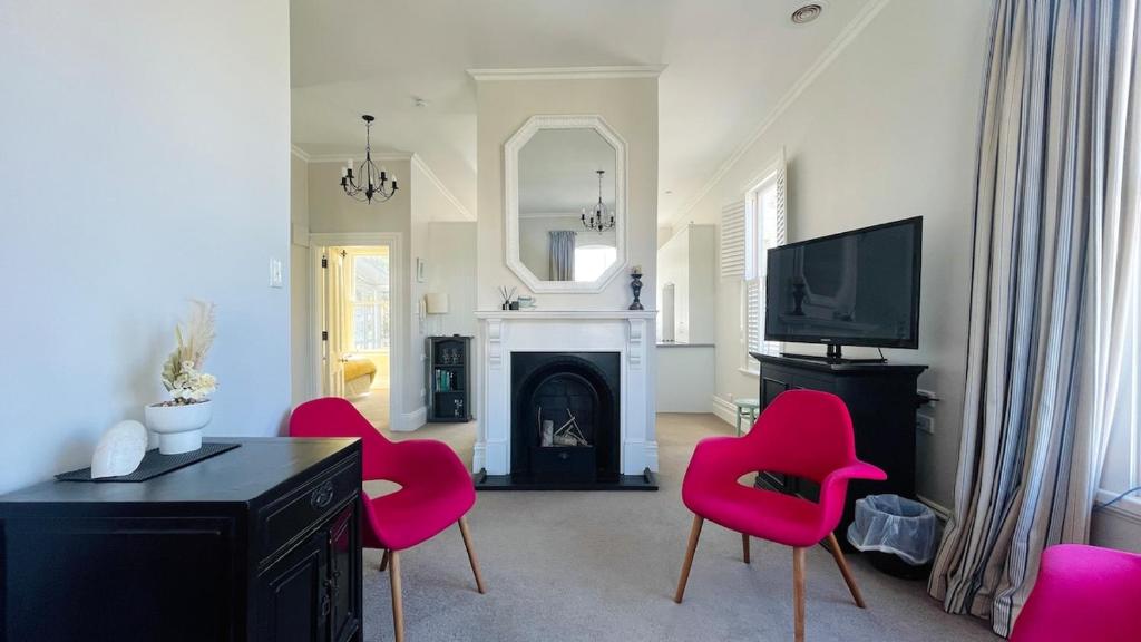 2 Bedroom Apartment where Modern Luxury meets Historic charm - Resim 9