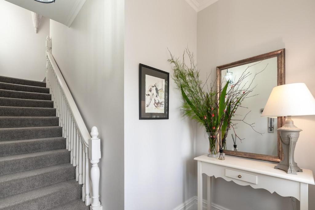 2 Bedroom Apartment where Modern Luxury meets Historic charm - Resim 12