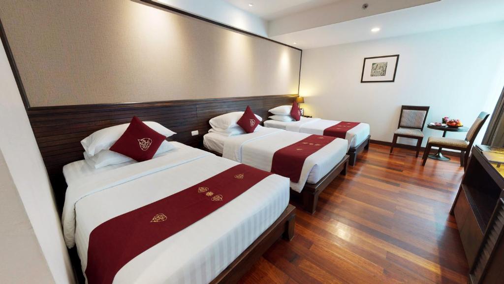 Postel nebo postele na pokoji v ubytování Tara Angkor Hotel