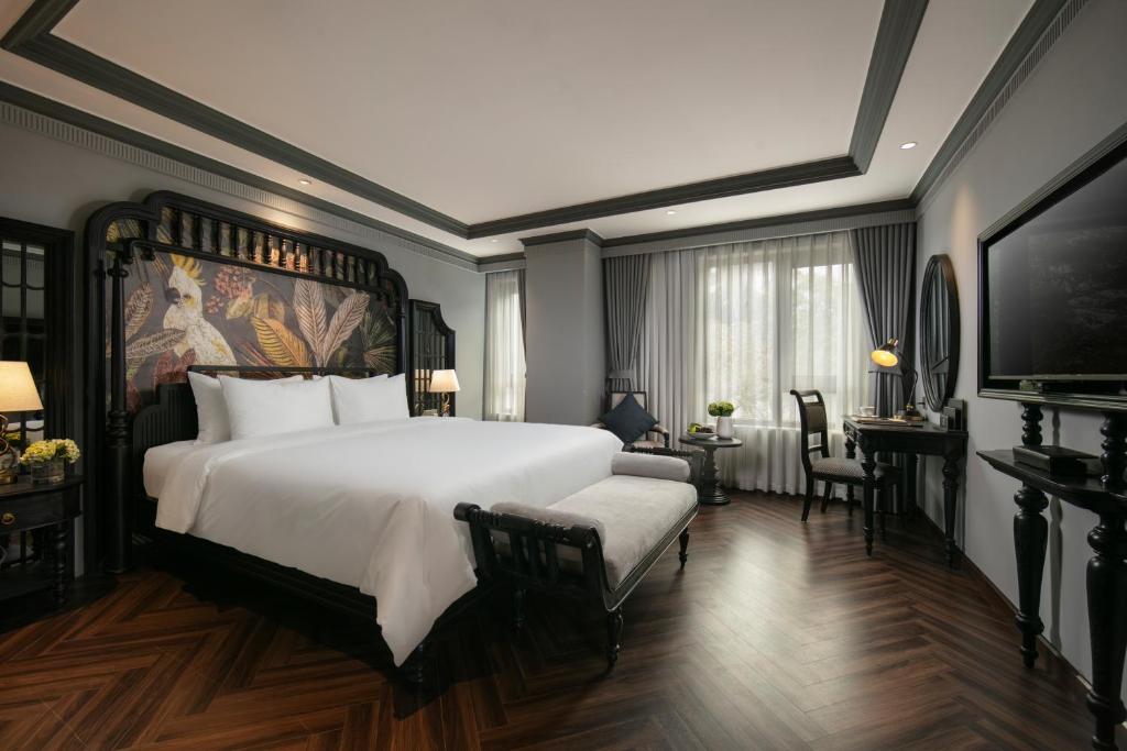 Postel nebo postele na pokoji v ubytování THE LEGEND HANOI Hotel