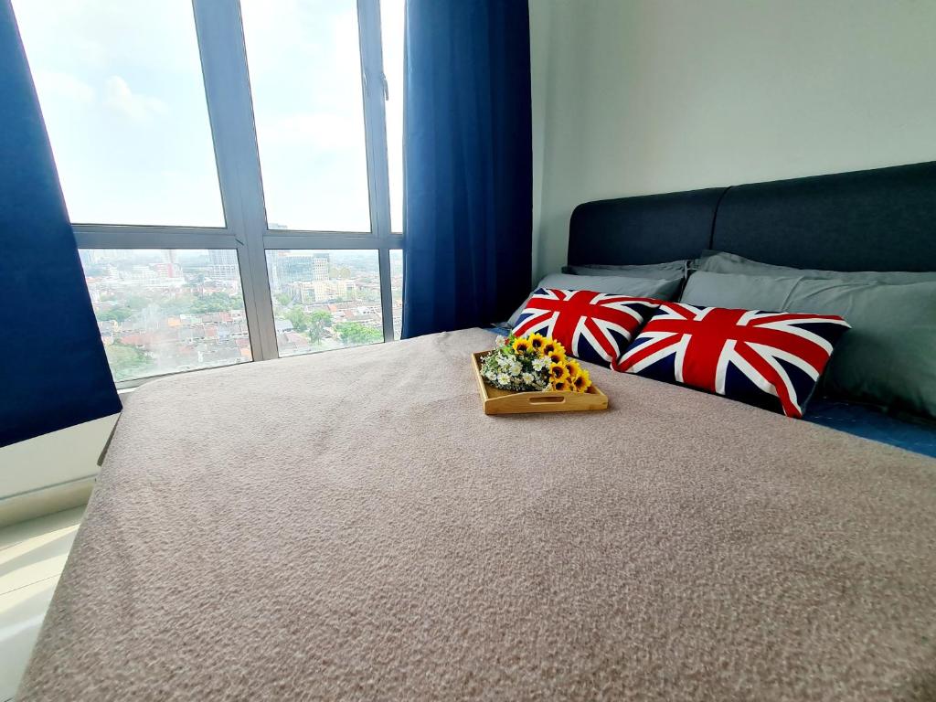 a bowl of flowers on a bed with a window at Casa SS16 Subang Jaya SJMC Nu Empire Sunway Pyramid Lagoon Sunway Hospital LRT KTM in Subang Jaya