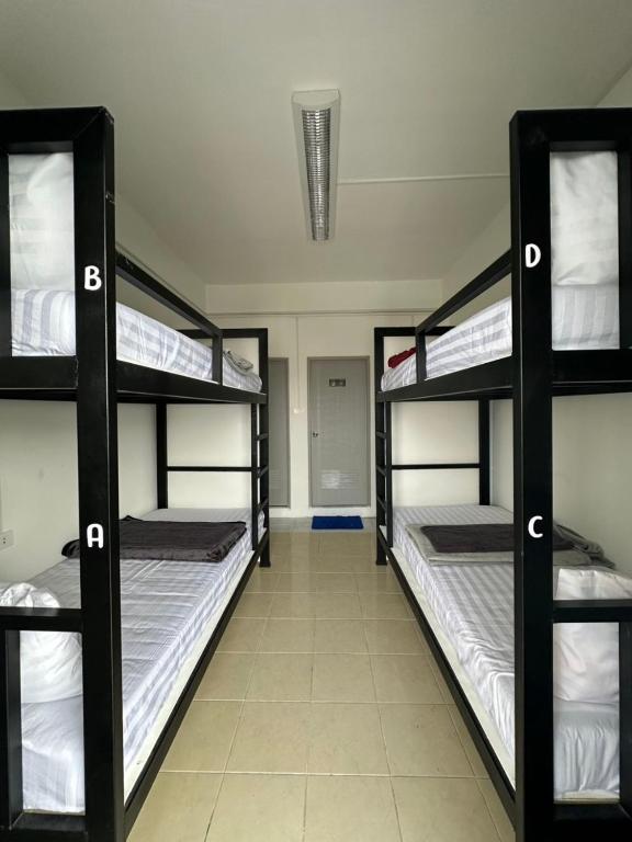 Postel nebo postele na pokoji v ubytování Phuket Hostel at Rawai
