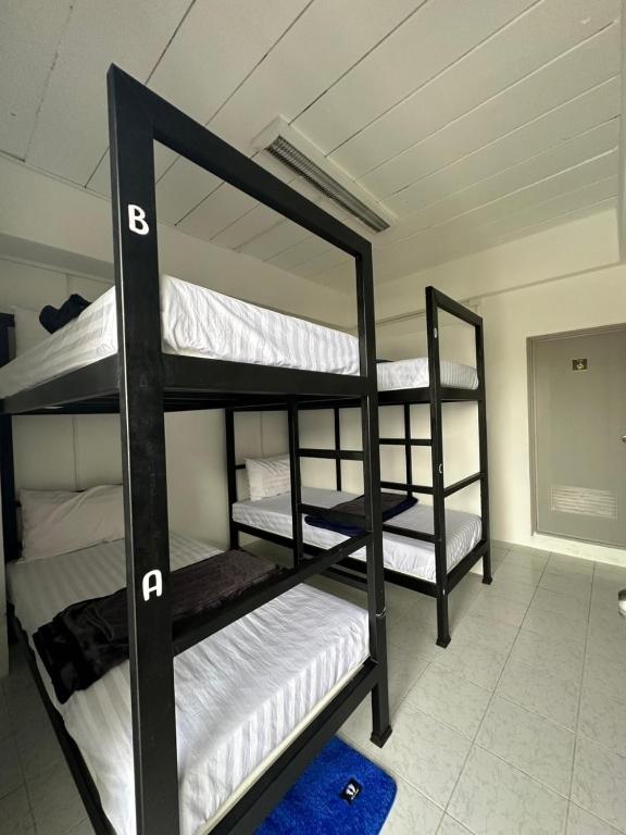 Postel nebo postele na pokoji v ubytování Phuket Hostel at Rawai