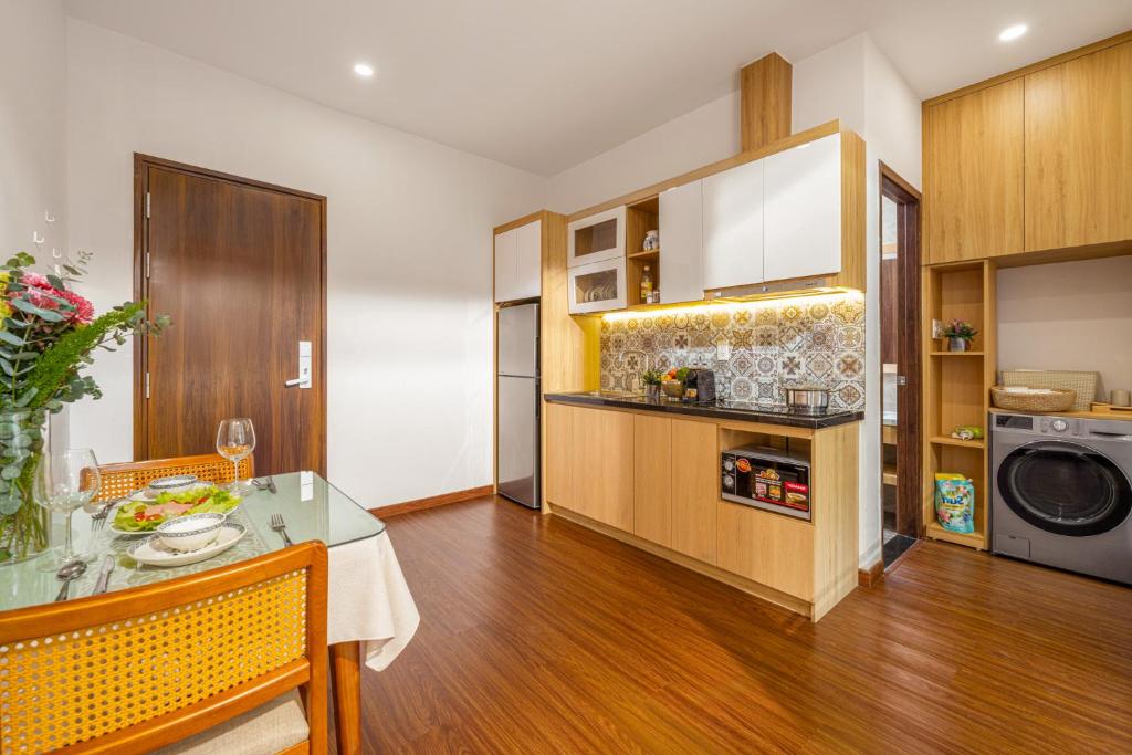 Kuchyň nebo kuchyňský kout v ubytování May Home Apartment Da Nang