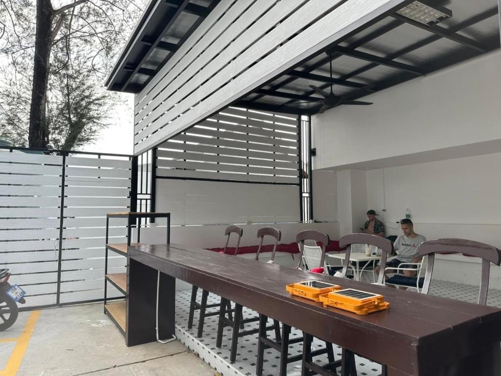 Balkón nebo terasa v ubytování Phuket Hostel at Rawai