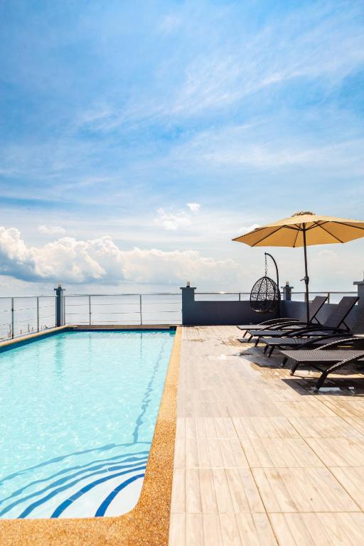 Bazén v ubytování Palmbeach Resort & Spa Mactan, Cebu nebo v jeho okolí