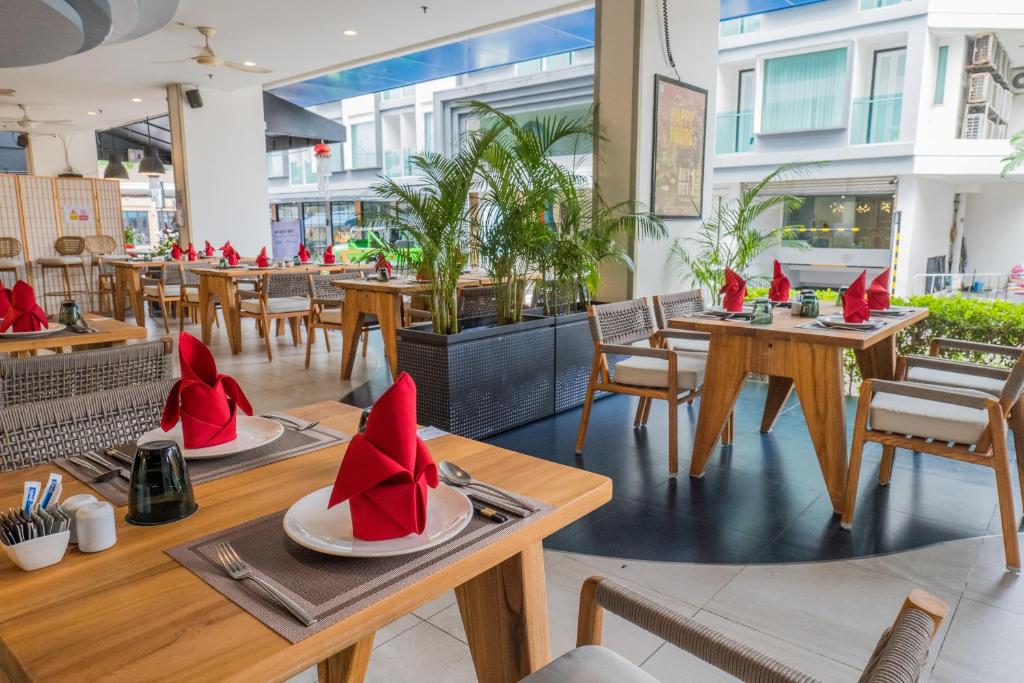 Restaurace v ubytování Hotel Clover Patong Phuket - SHA Plus