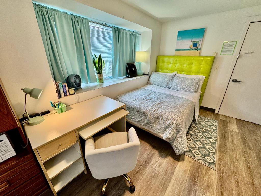 a bedroom with a desk and a bed and a desk and chair at Micro Studio Apartment 10 Minutes walk to University of Washington in Seattle