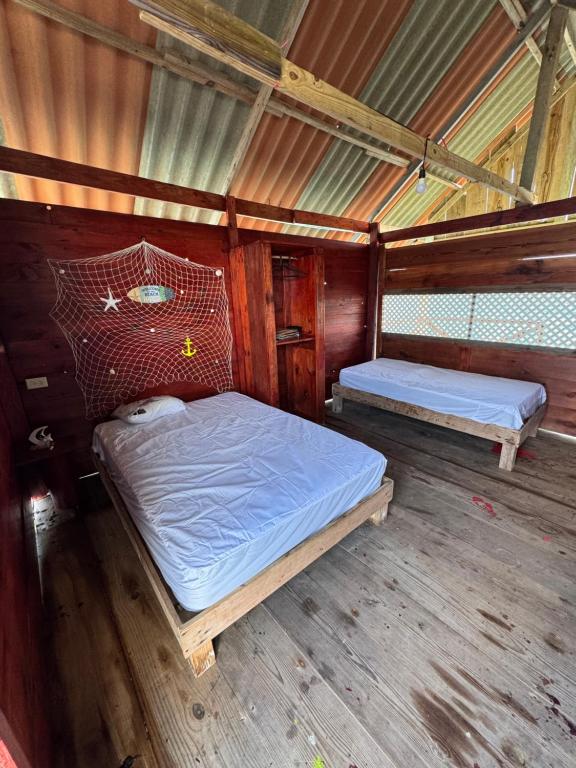 Postel nebo postele na pokoji v ubytování Cabañas sobre el mar en Guna Yala