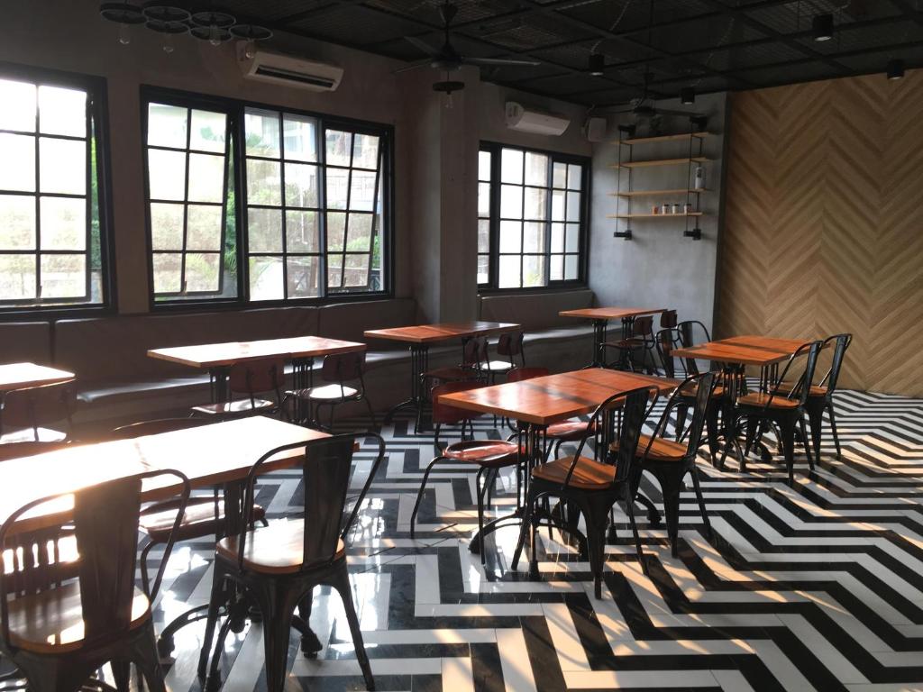 Restaurace v ubytování Cleo Hotel Jemursari Surabaya