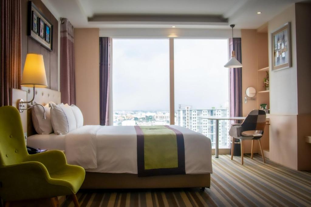 Postel nebo postele na pokoji v ubytování The Bazaar Hotel Bangkok