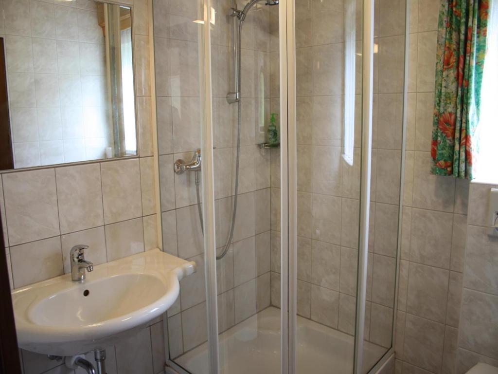 A bathroom at Apartment near Flachau with mountain view