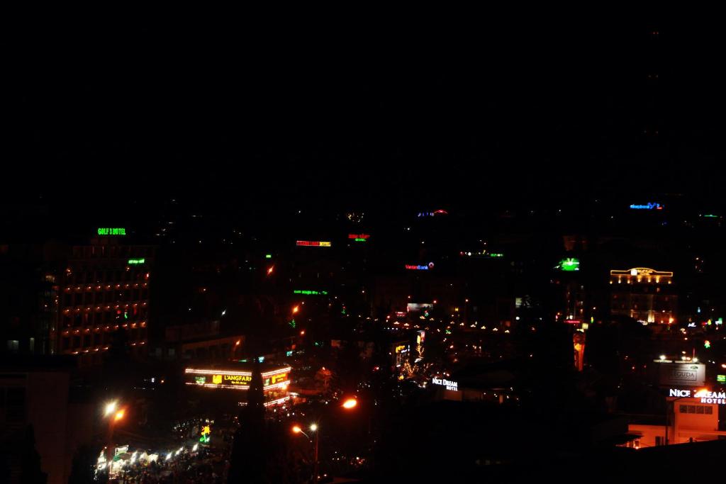 Nespecifikovaný výhled na destinaci Dalat nebo výhled na město při pohledu z hotelu