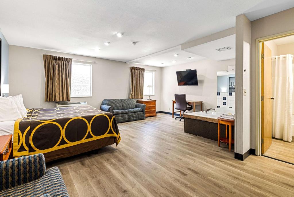 Super 8 by Wyndham Pittsburgh/Monroeville - Suite Estudio Con Cama Extragrande - No Fumadores