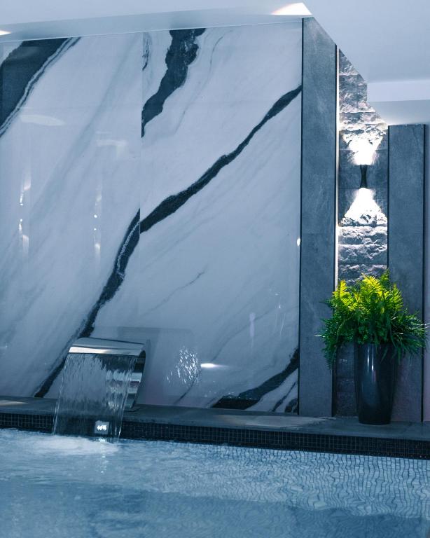 Bazén v ubytování Dynasty Hotel & SPA nebo v jeho okolí