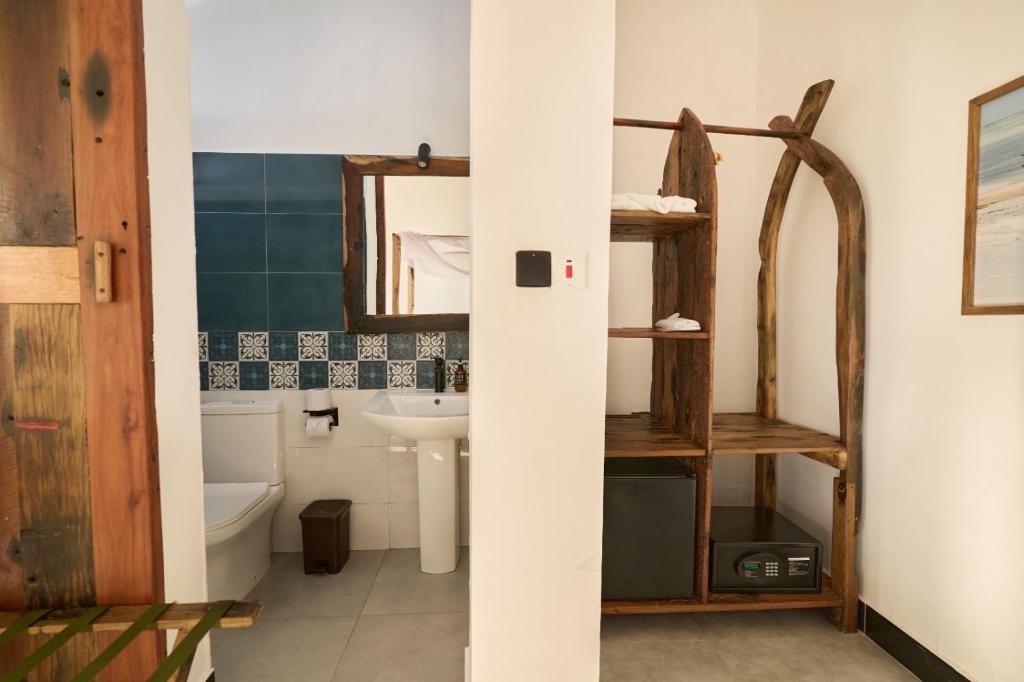 Koupelna v ubytování Dhow Beach Boutique Hotel