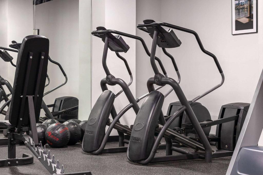 Fitness centrum a/nebo fitness zařízení v ubytování Reside Seattle Downtown, a Wyndham Residence