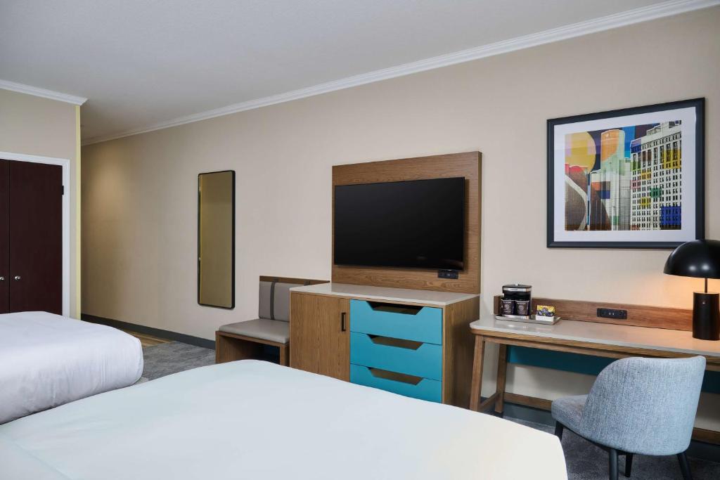 DoubleTree by Hilton Chatsworth - 