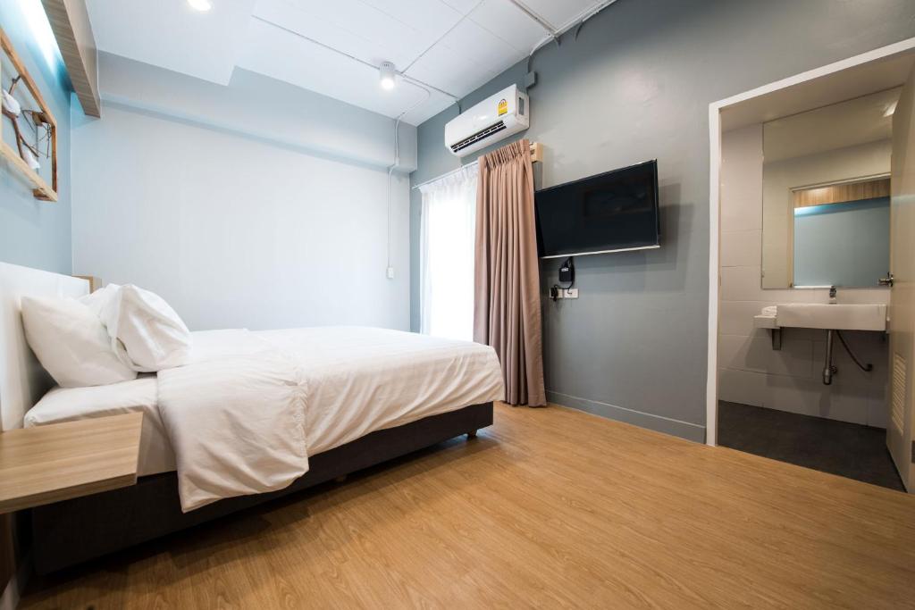 Postel nebo postele na pokoji v ubytování Shade House - Bitec Bangna
