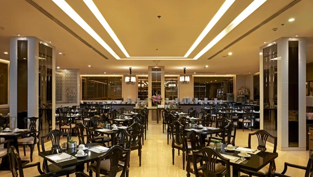 Restaurace v ubytování Mandarin Hotel Managed by Centre Point