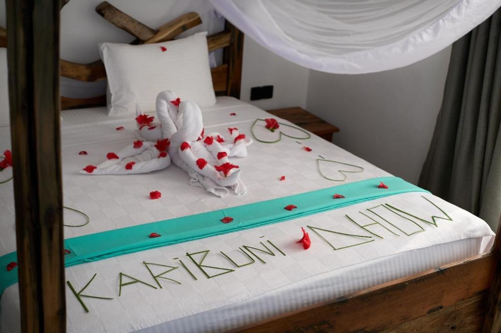 Postel nebo postele na pokoji v ubytování Dhow Beach Boutique Hotel