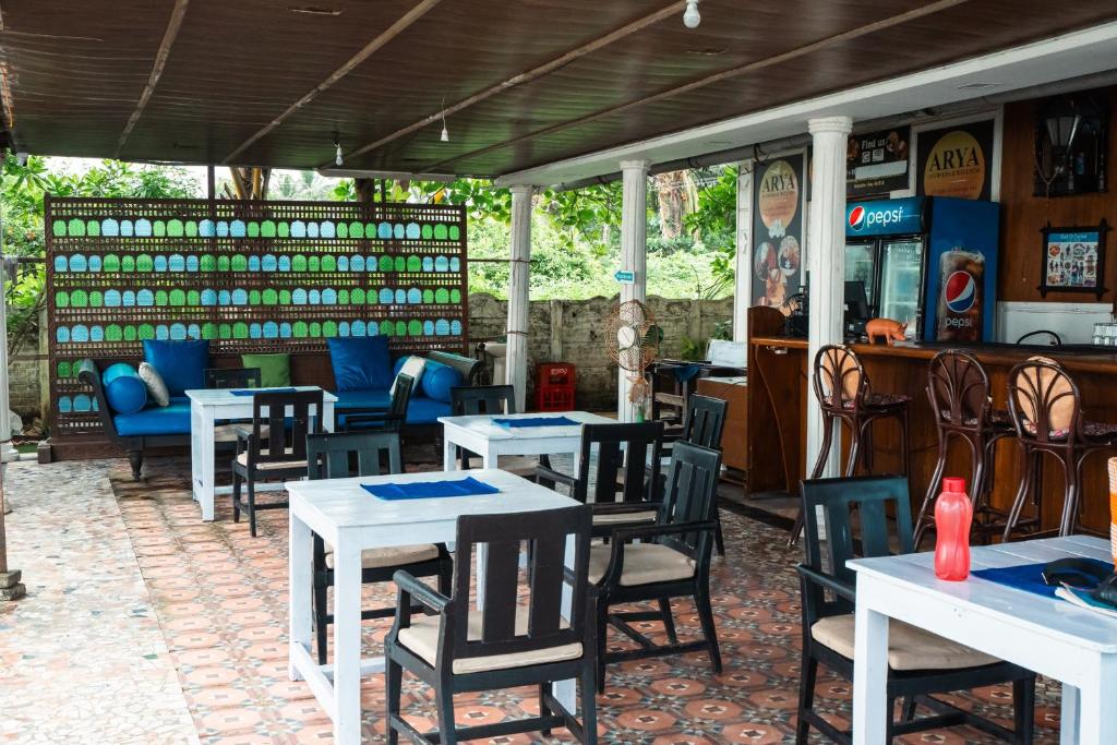 Restaurace v ubytování Nasya Beachside Cottages