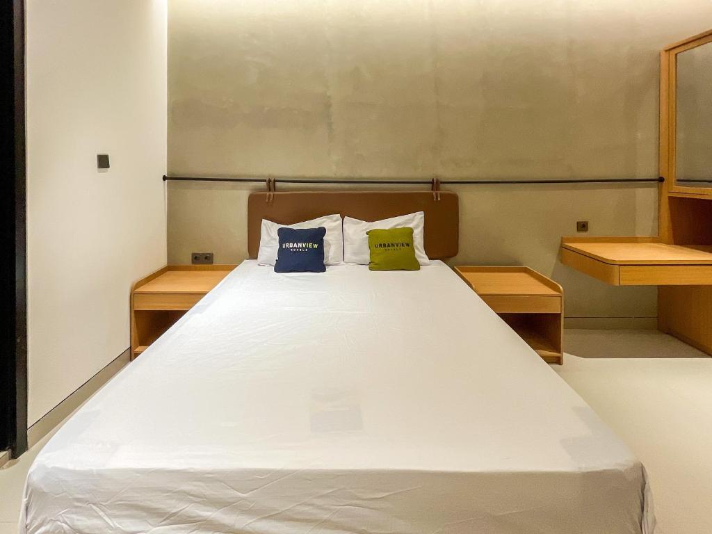 Urbanview Tigatuju Living Blitar - Habitación Doble Deluxe