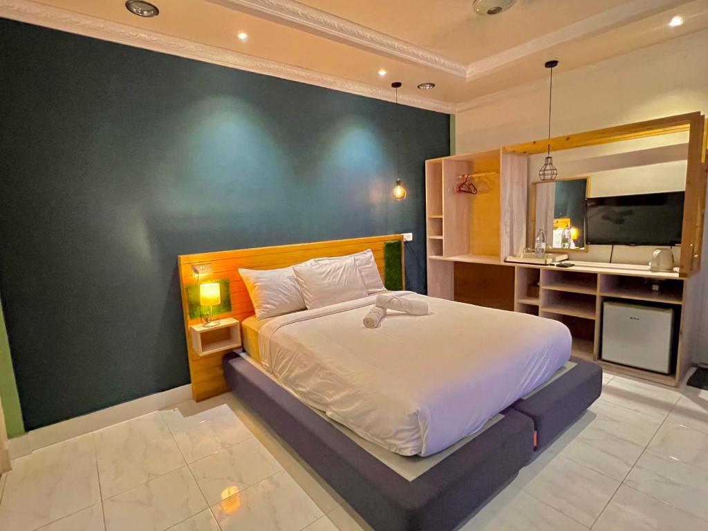 Postel nebo postele na pokoji v ubytování Koimala Hotel