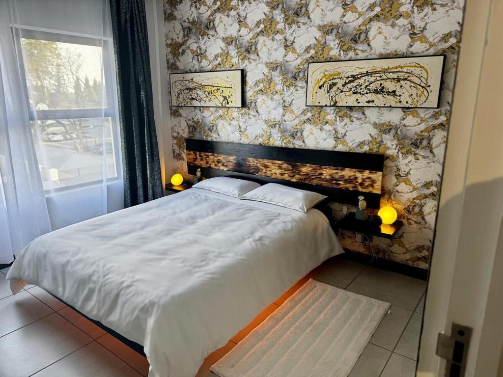 Postel nebo postele na pokoji v ubytování Ruby Nest Modern Smart Living