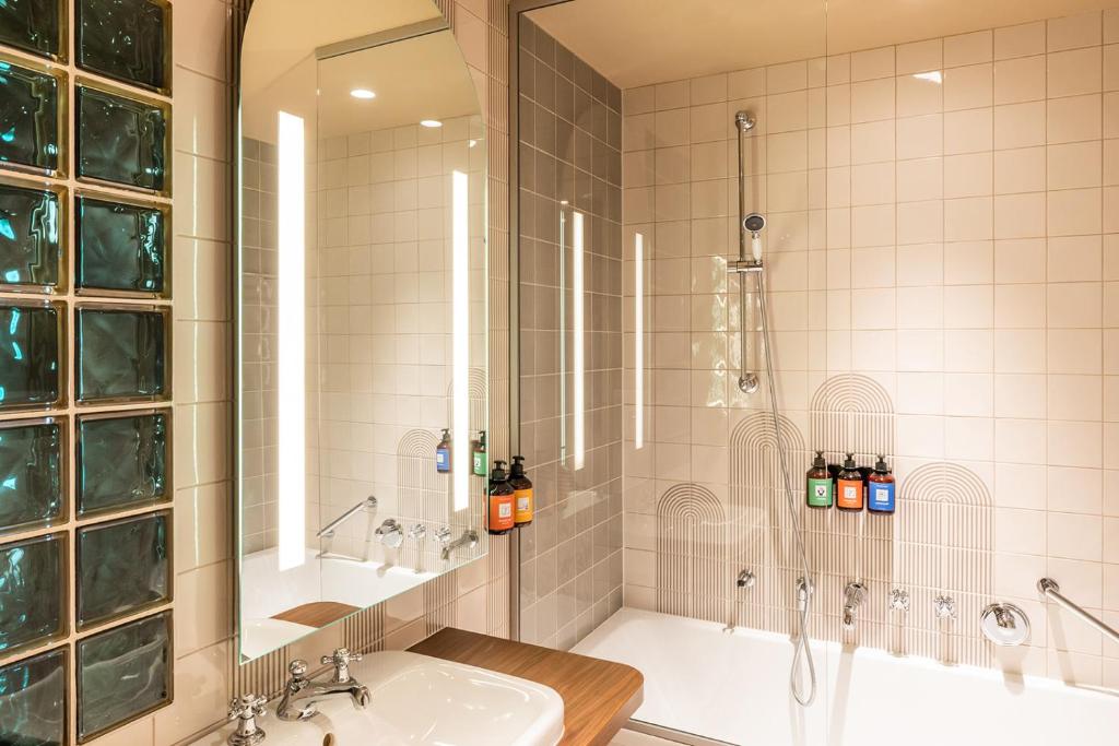 The Ostendian - Resim 14