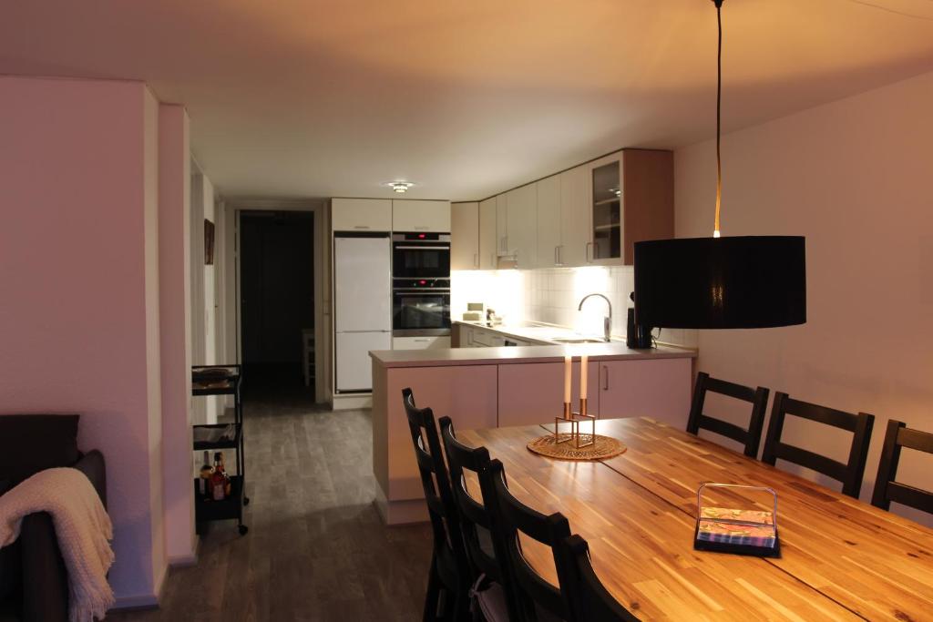 Kuchyň nebo kuchyňský kout v ubytování Visit wonderful Odense center - 3 bedroom appartment