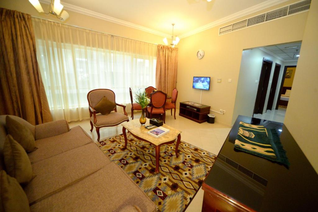 TV a/nebo společenská místnost v ubytování Emirates Stars Hotel Apartments Sharjah