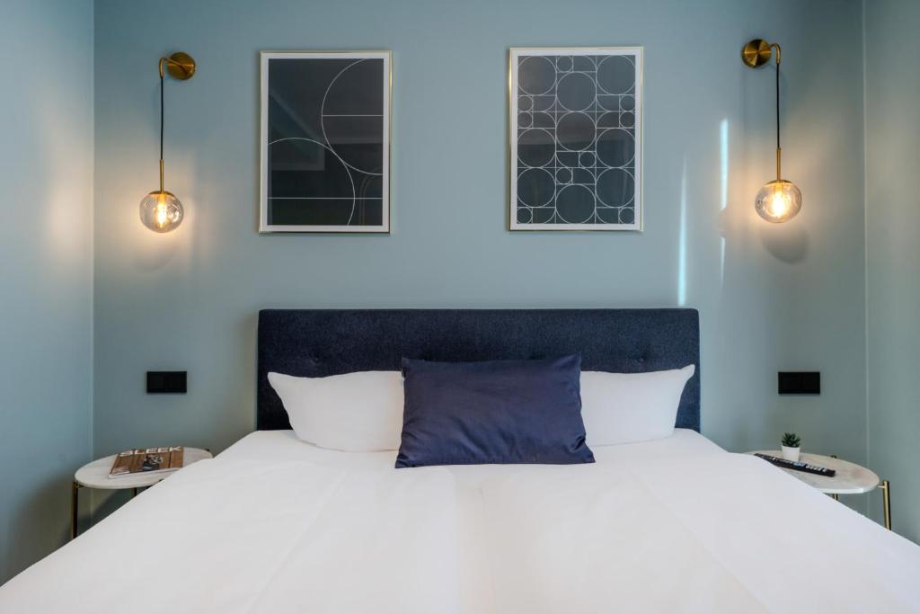 The Base Berlin ONE - Resim 7