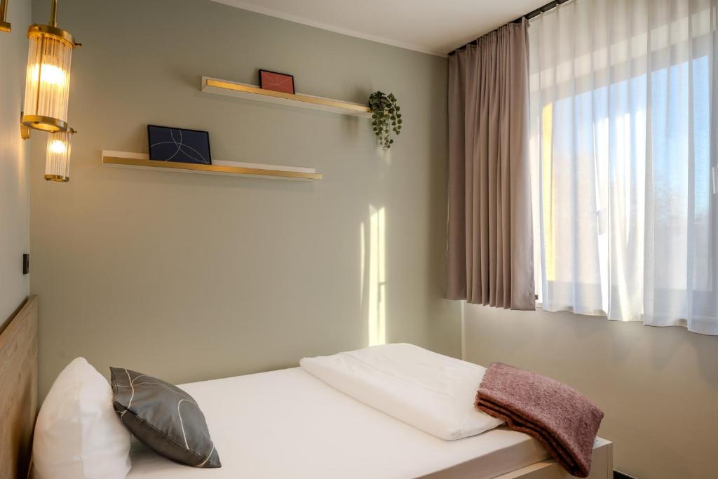 The Base Berlin ONE - Resim 45