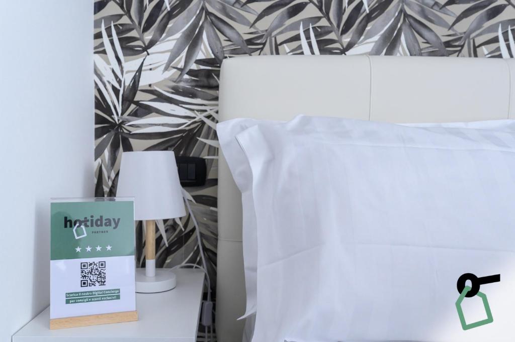 HOTIDAY Room Collection - Napoli Centro Storico - Resim 37