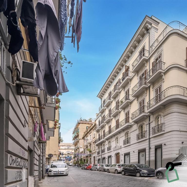 HOTIDAY Room Collection - Napoli Centro Storico - Resim 13