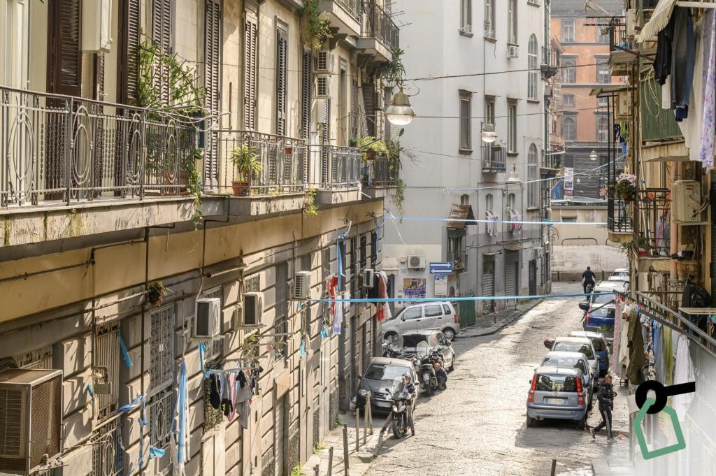 HOTIDAY Room Collection - Napoli Centro Storico - Resim 6