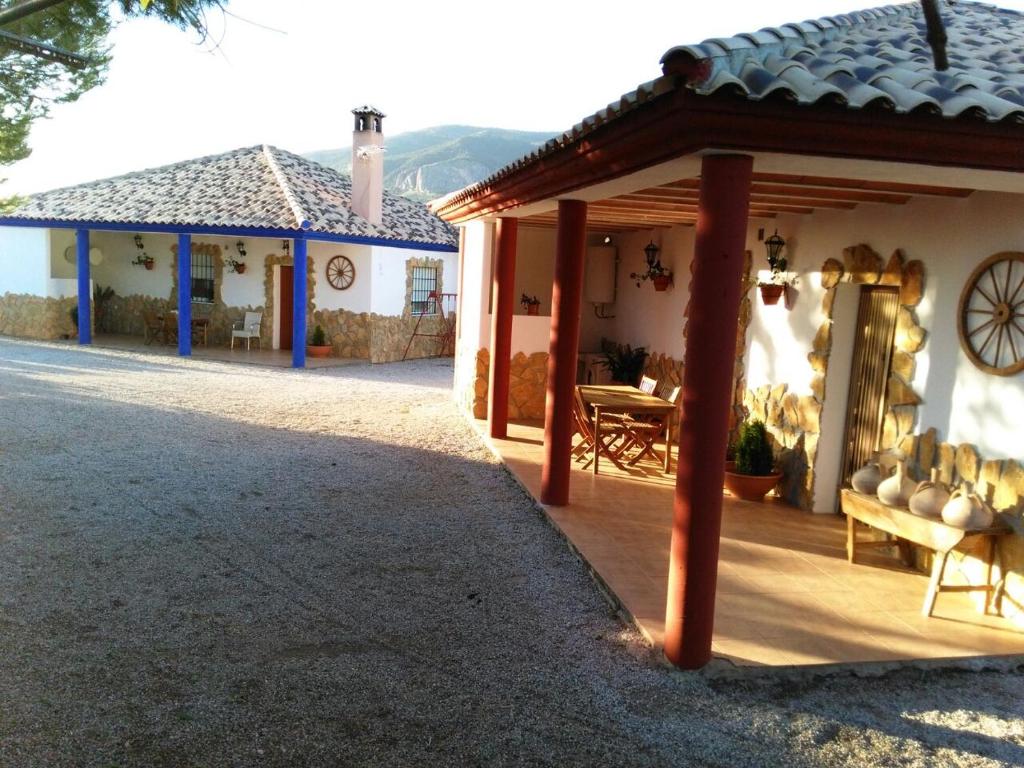 Casa con porche y patio en Alojamientos Rurales la Loma, en Pozo Alcón