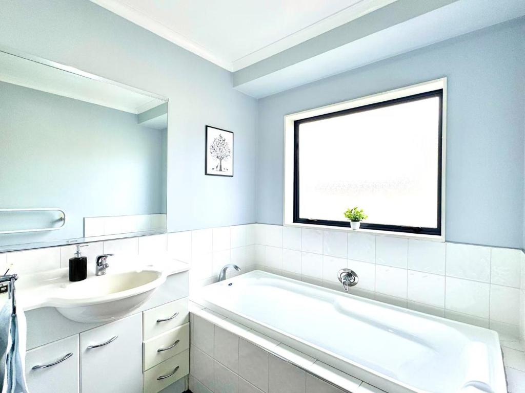 Spacious Comfty 4 BDMs House in Rototuna - Resim 7